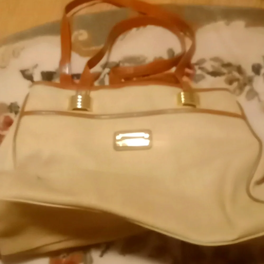 Purse - Picture 1 of 1
